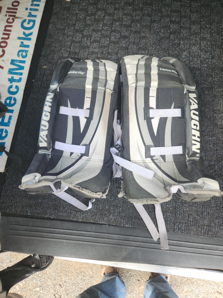 Vaughn Velocity Hockey Goalie Leg Pads