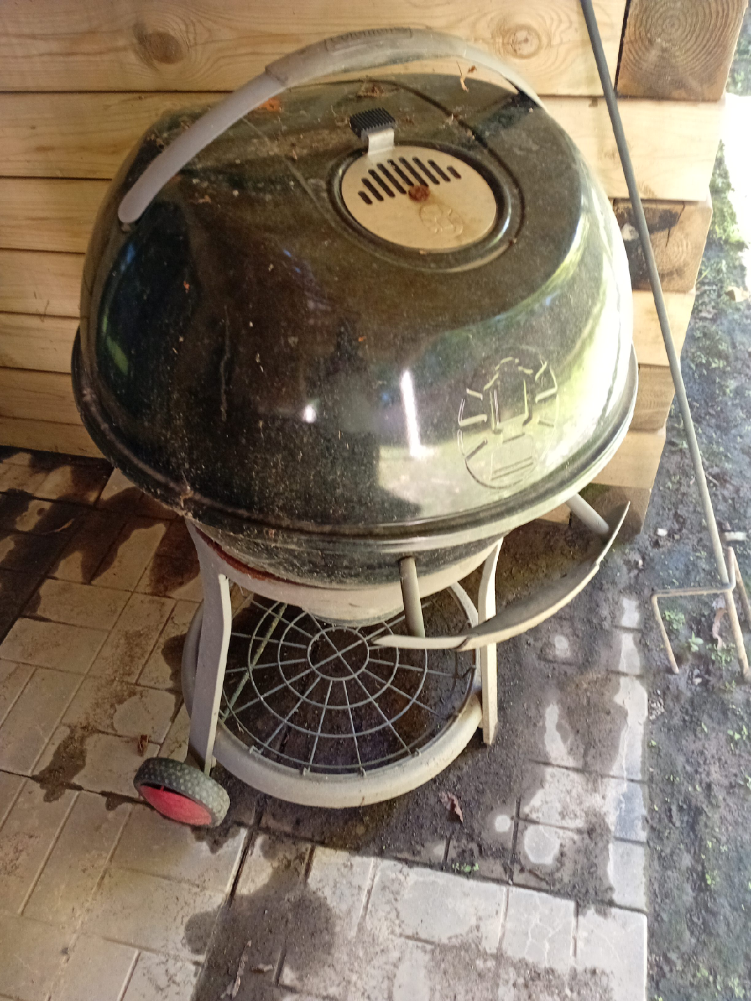Coleman Portable Charcoal Grill thumbnail