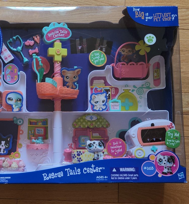 Littlest Pet Shop Rescue Tails Center Playset thumbnail