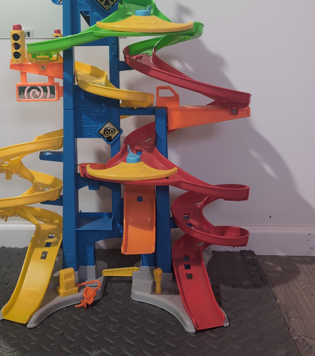 Little People Wheelies Super Spiral Tower Playset