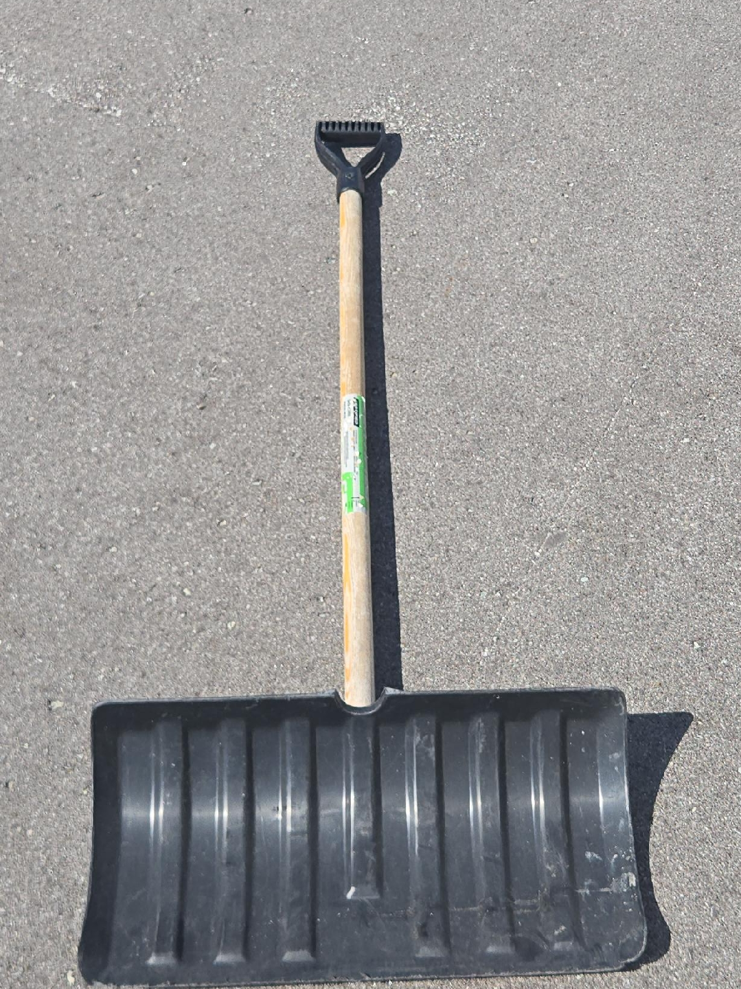 Black Snow Shovel thumbnail