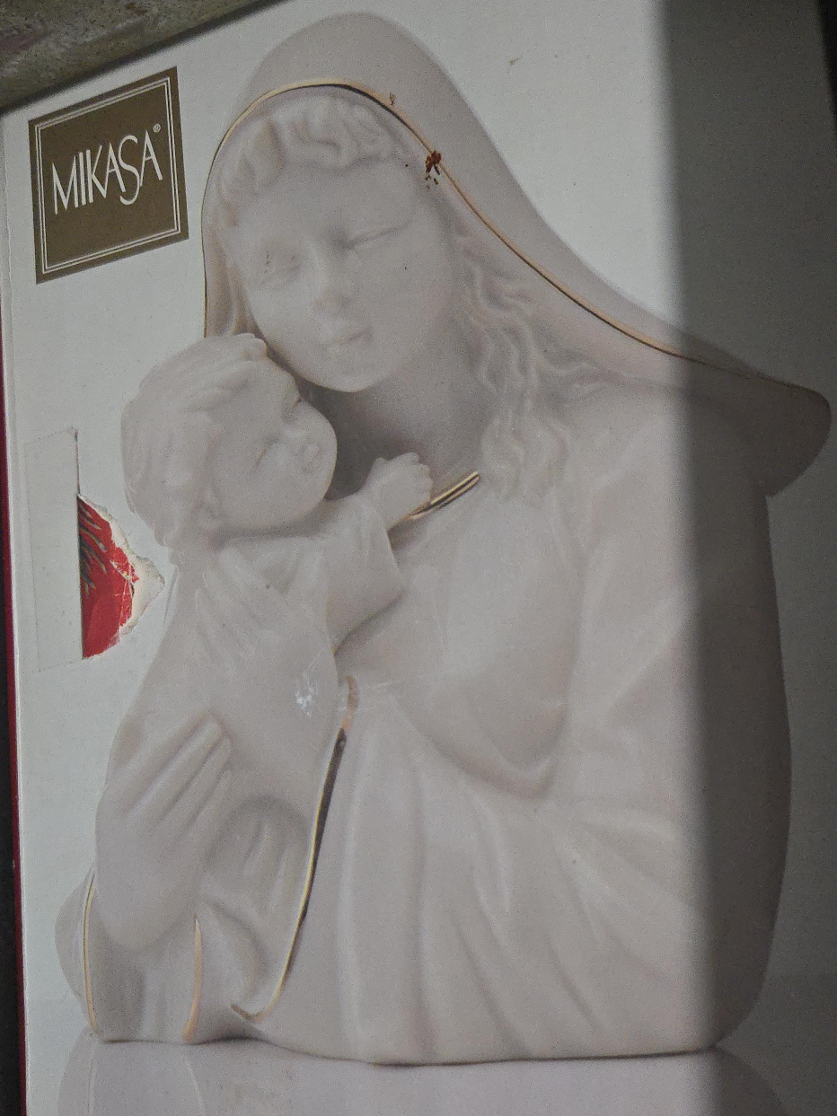 Mikasa Madonna & Child Figurine thumbnail