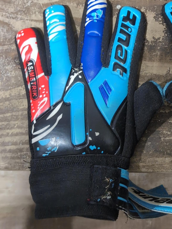 Rinat Asimetrik Goalkeeper Gloves thumbnail