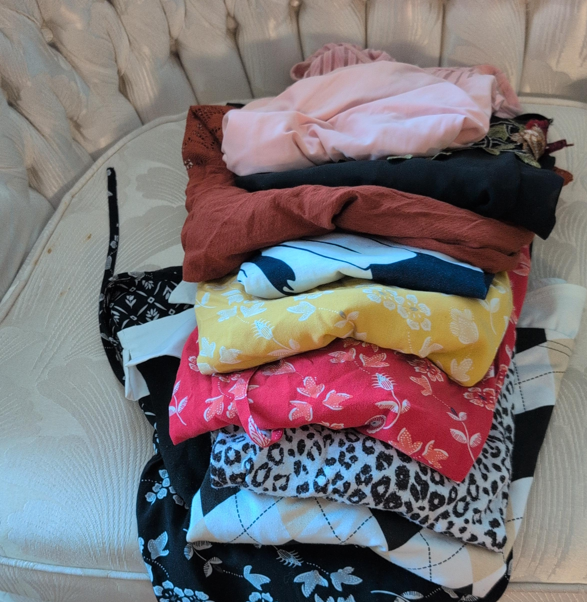 Assorted Women's Clothing Bundle thumbnail