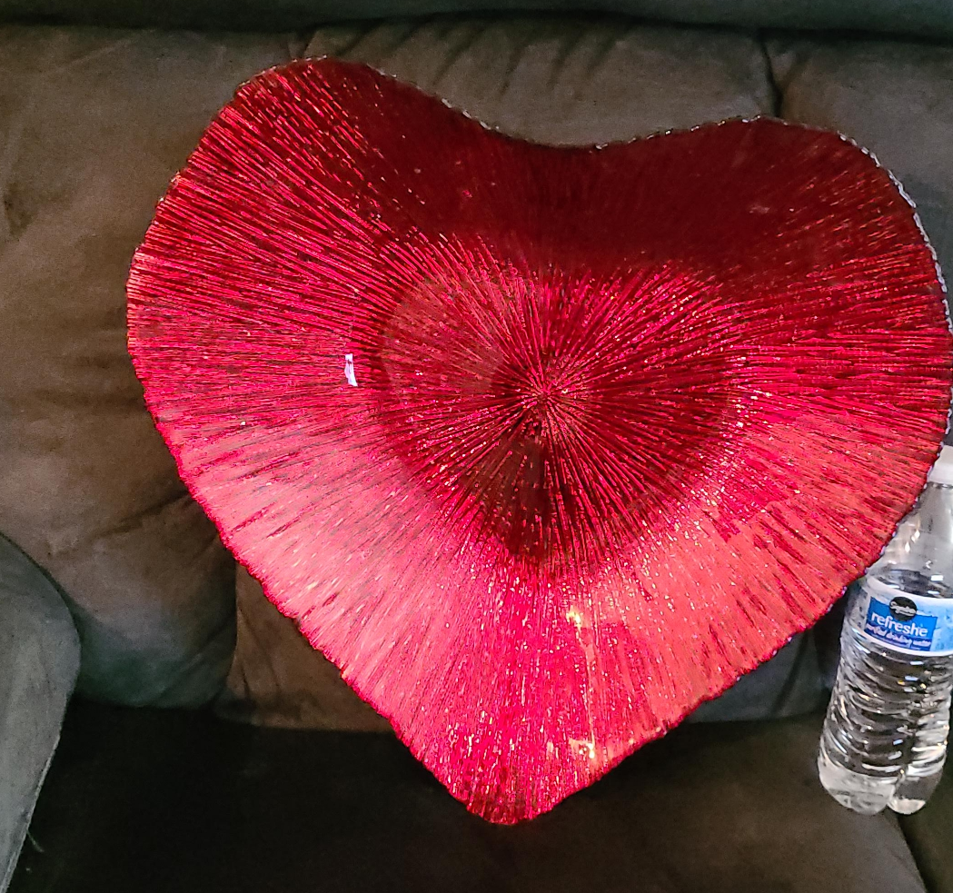 Red Heart-Shaped Decorative Plate thumbnail