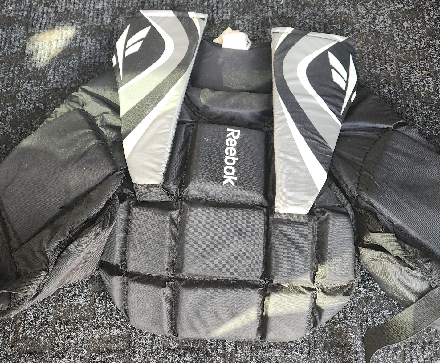 Reebok JR 2K Hockey Shoulder Pads - Junior Size