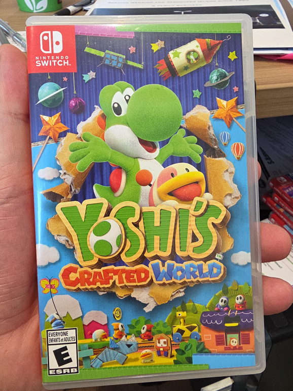 Yoshi's Crafted World - Nintendo Switch Game