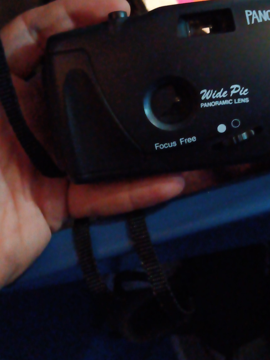 Wide Pic Panoramic Lens Focus Free Camera thumbnail