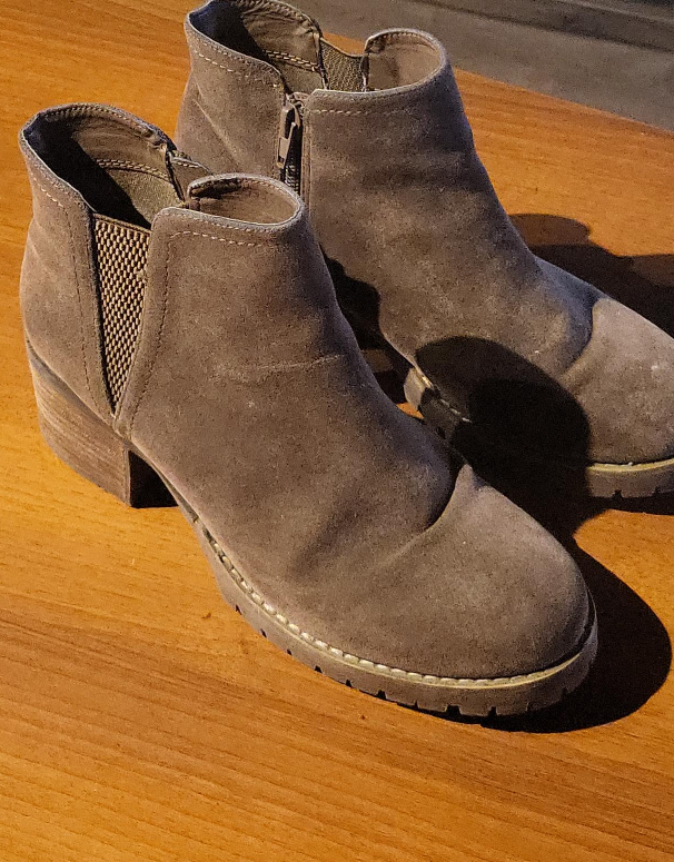 Brown Ankle Boots thumbnail