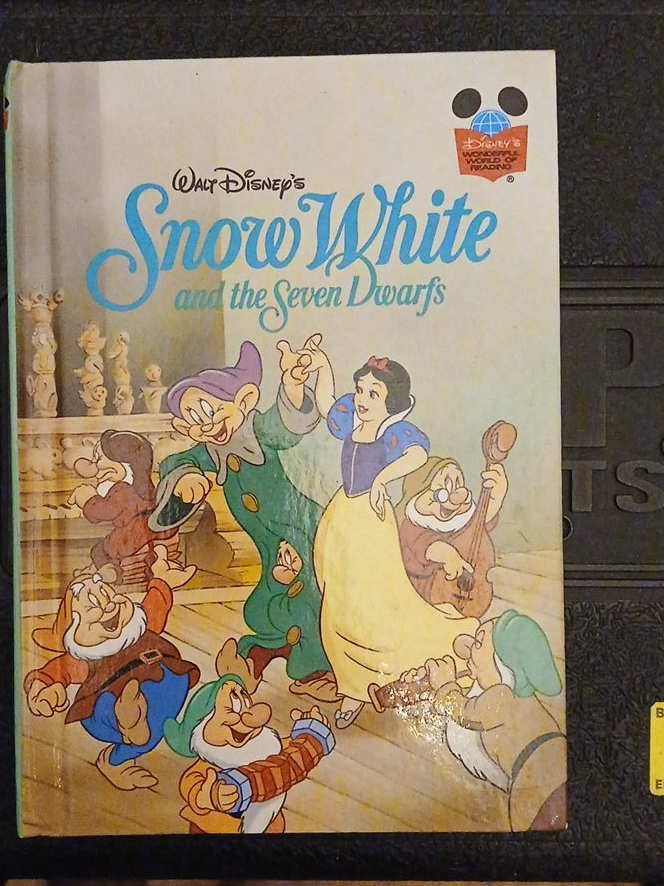 Walt Disney's Snow White and the Seven Dwarfs Book thumbnail