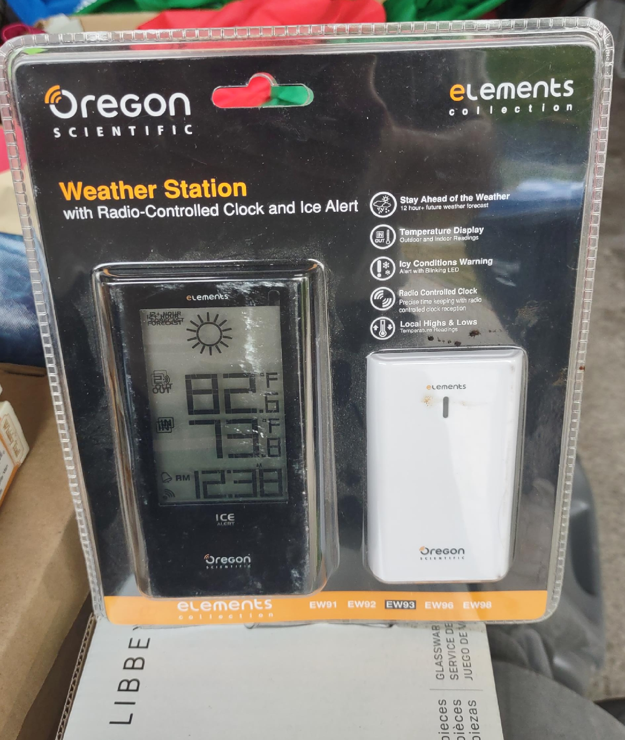 Oregon Scientific Weather Station with Radio-Controlled Clock image indicator(1)
