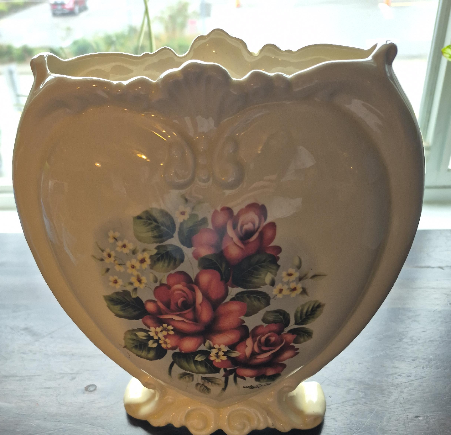 Floral Heart Vase image indicator(1)