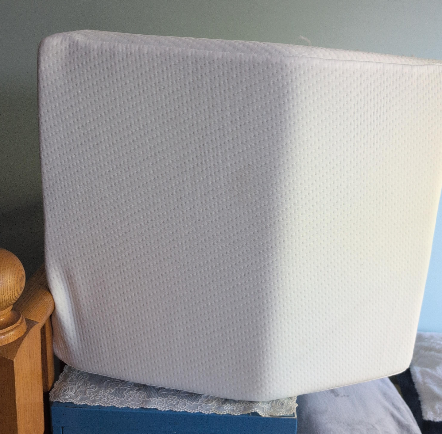 White Foam Bed Wedge Pillow thumbnail