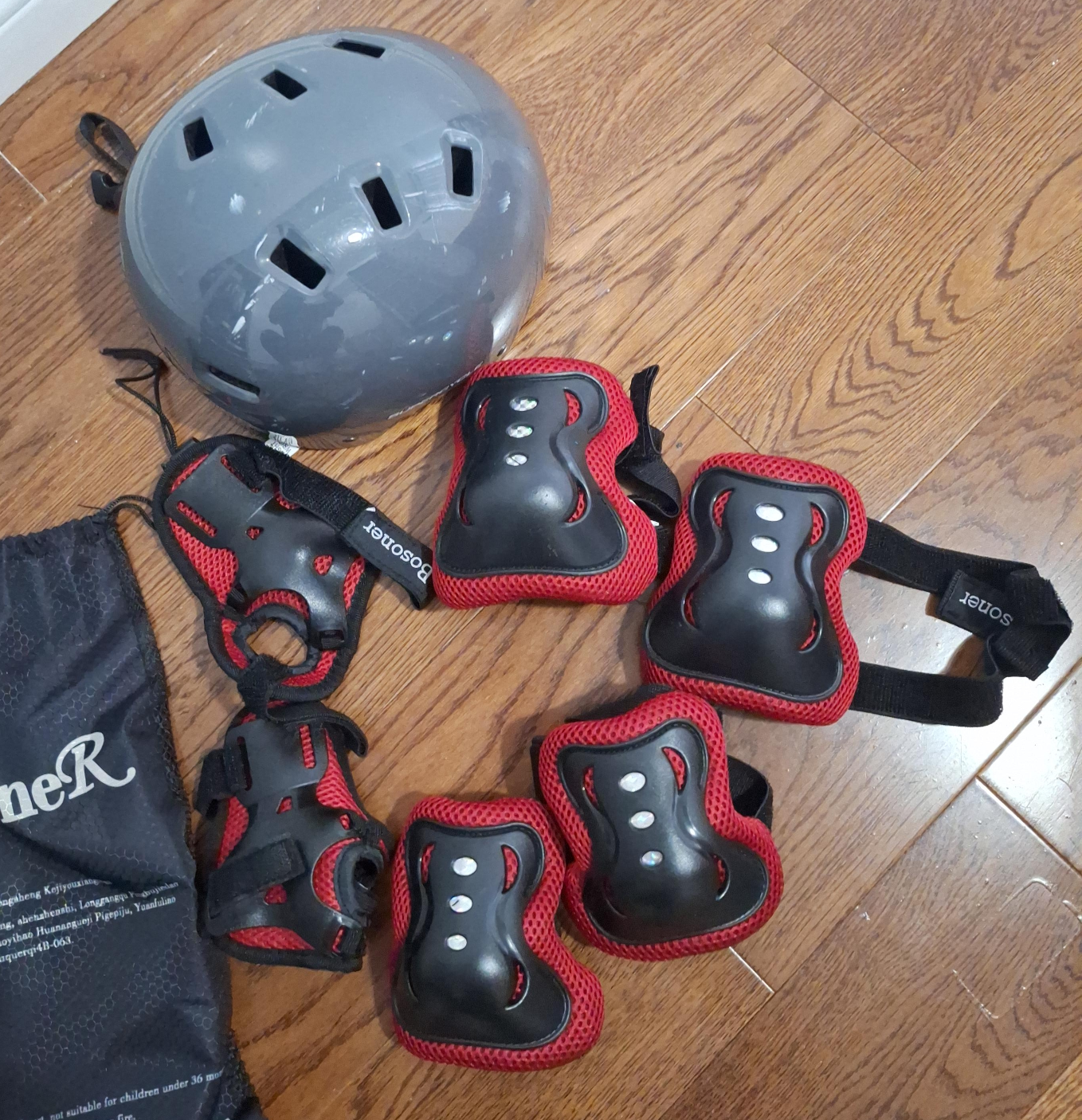 Bosoner Kids' Protective Gear Set image indicator(1)