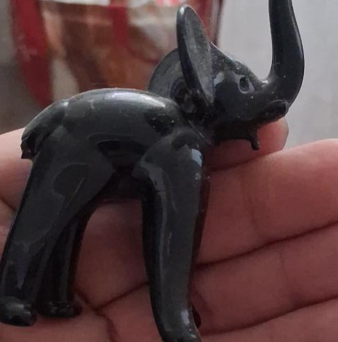 Black Glass Elephant Figurine thumbnail