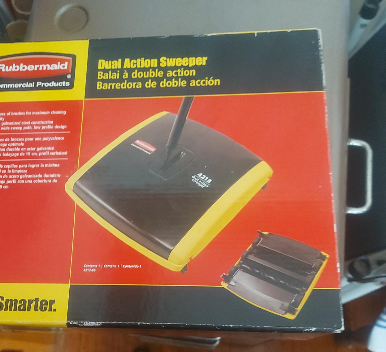 Rubbermaid Dual Action Sweeper