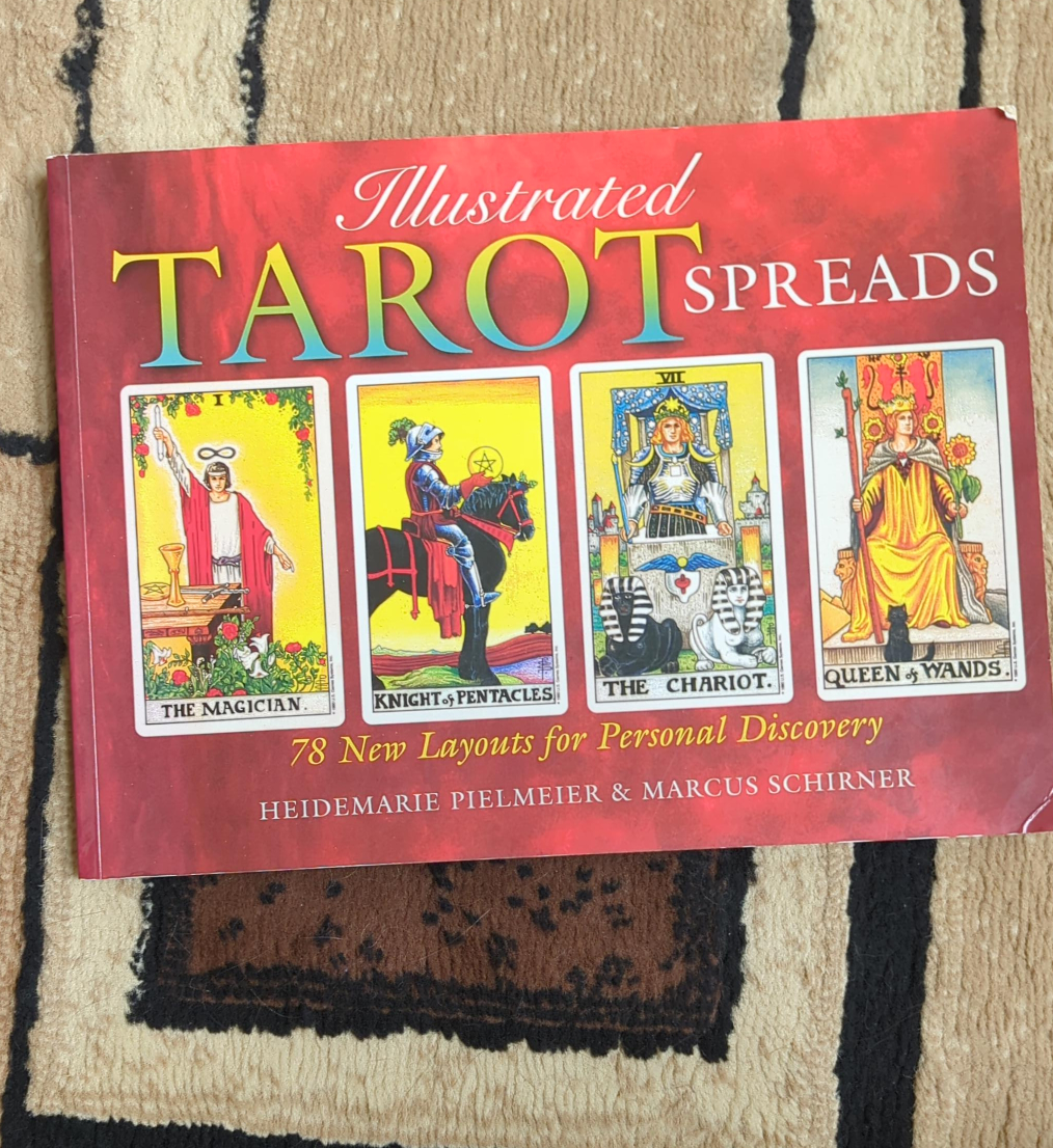 Illustrated Tarot Spreads Book: 78 New Layouts