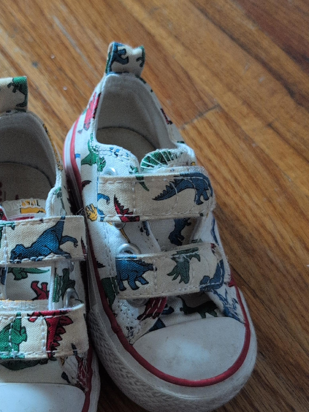 Converse Kids Dinosaur Print Sneakers Size 6 thumbnail