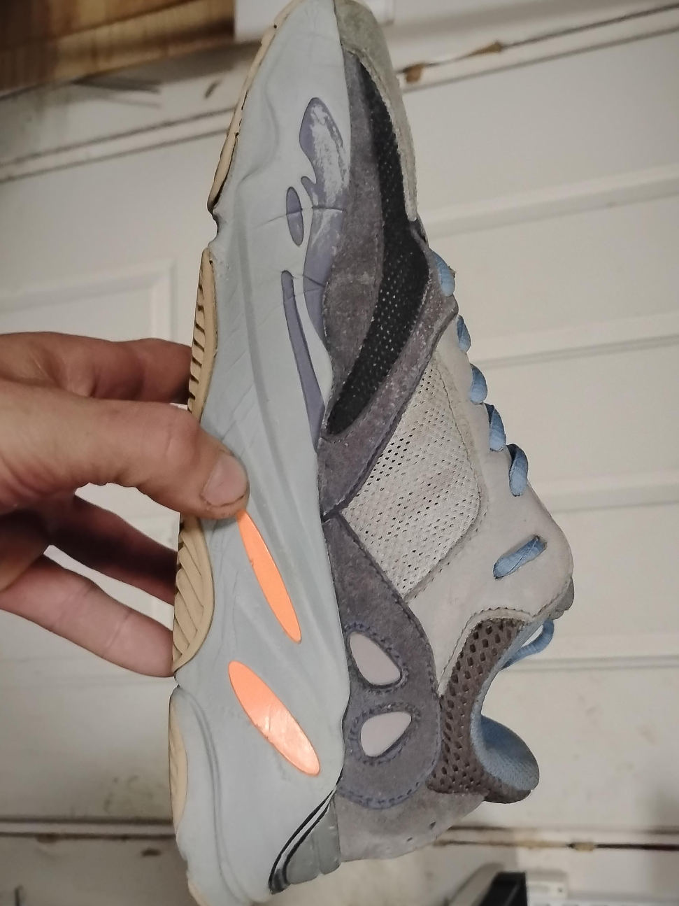 Adidas Yeezy Boost 700 thumbnail