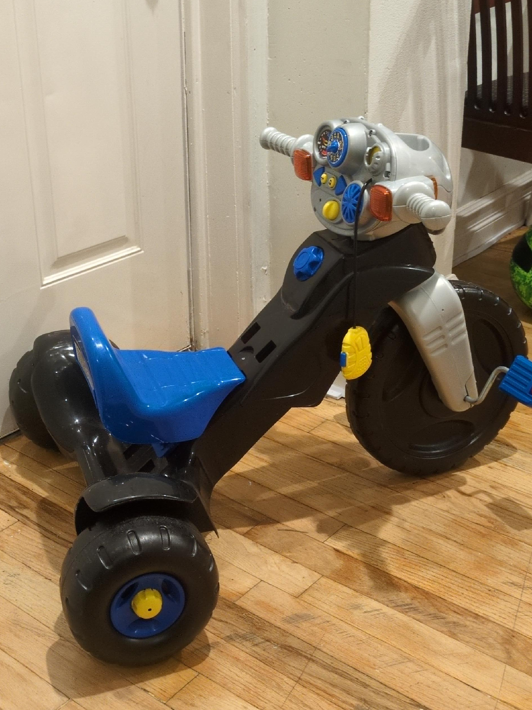 Kids Tricycle Ride-On Toy thumbnail