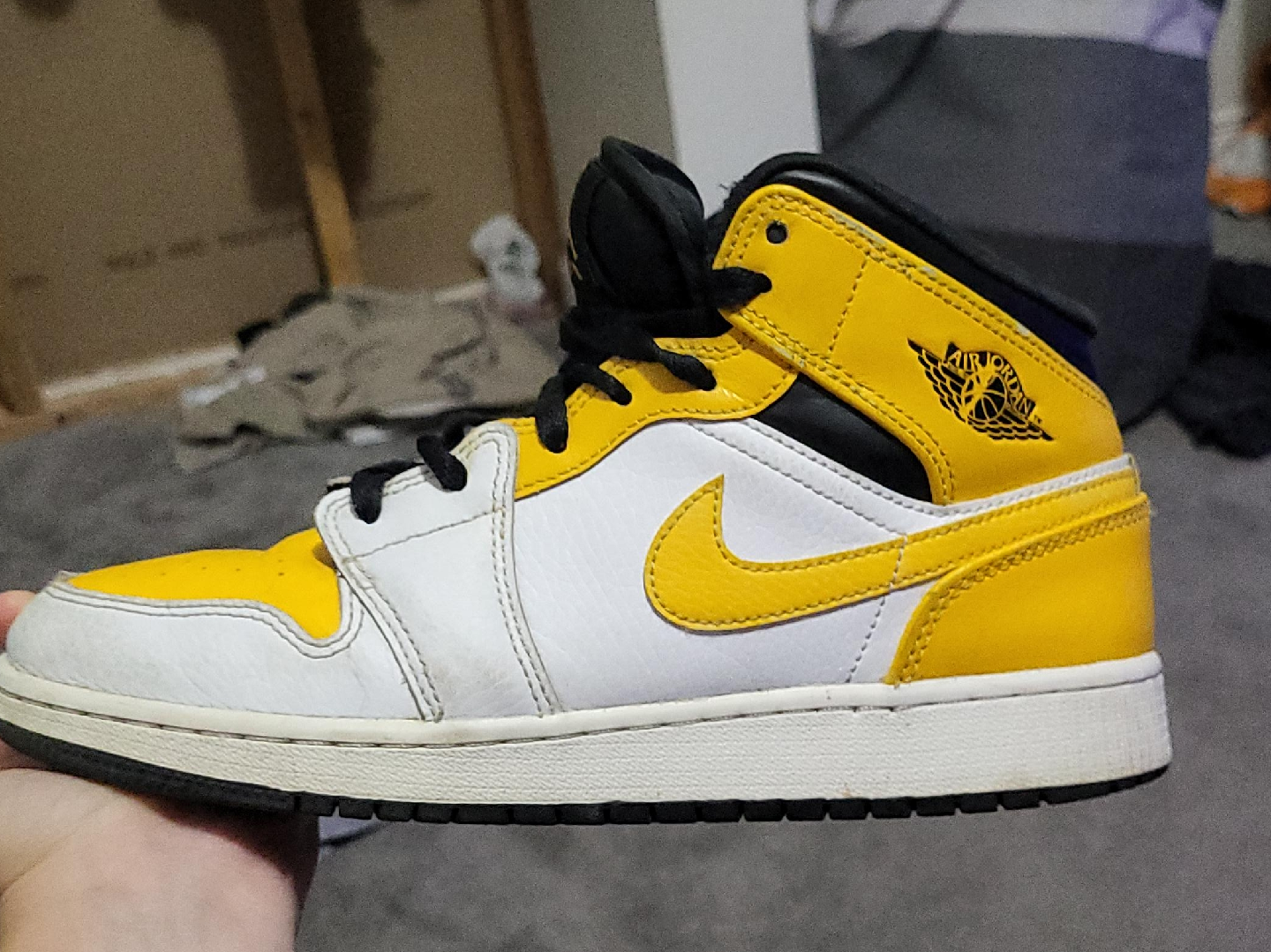 Air Jordan 1 Mid White/Taxi/Black thumbnail
