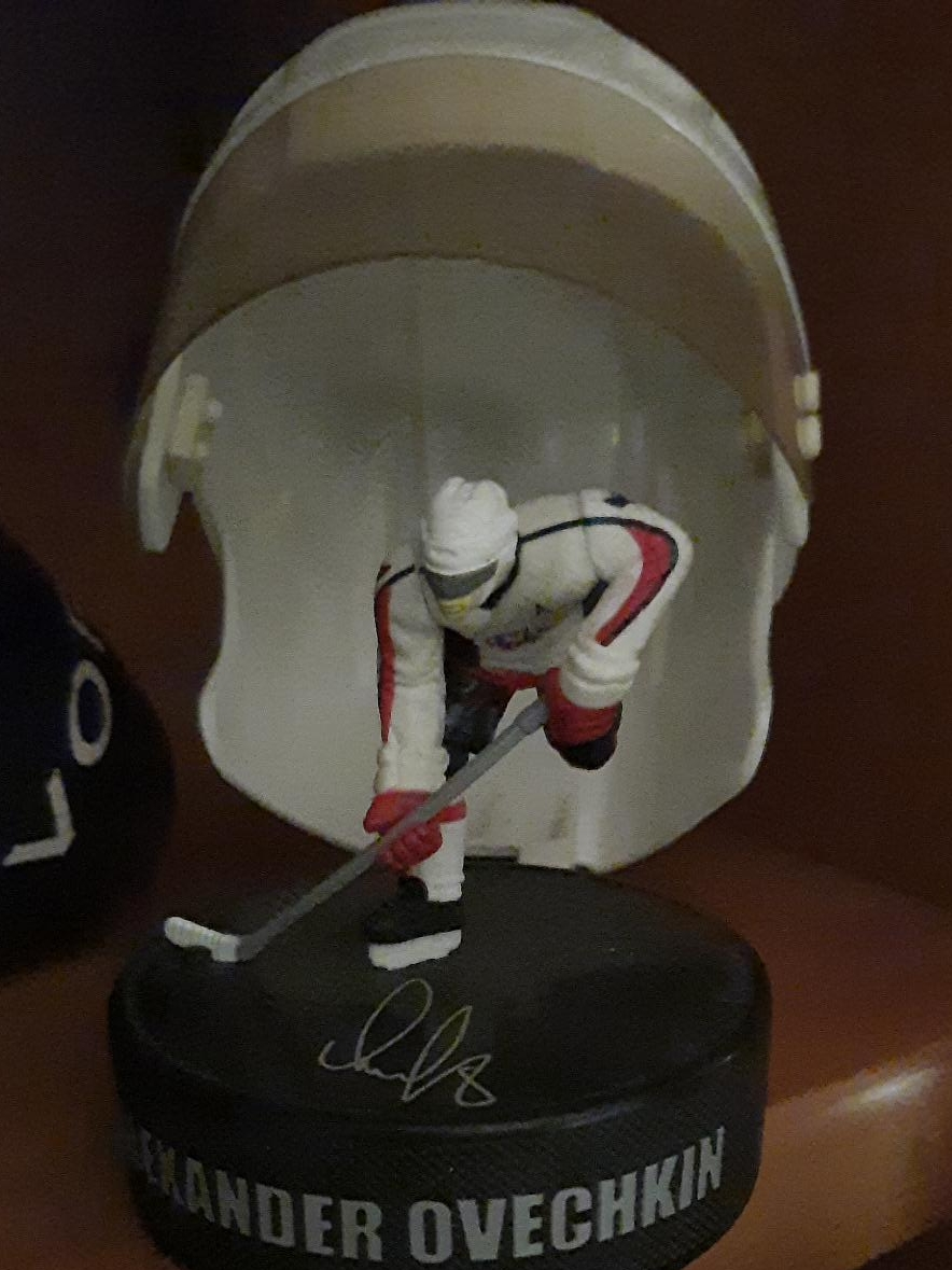 Alexander Ovechkin Figurine thumbnail