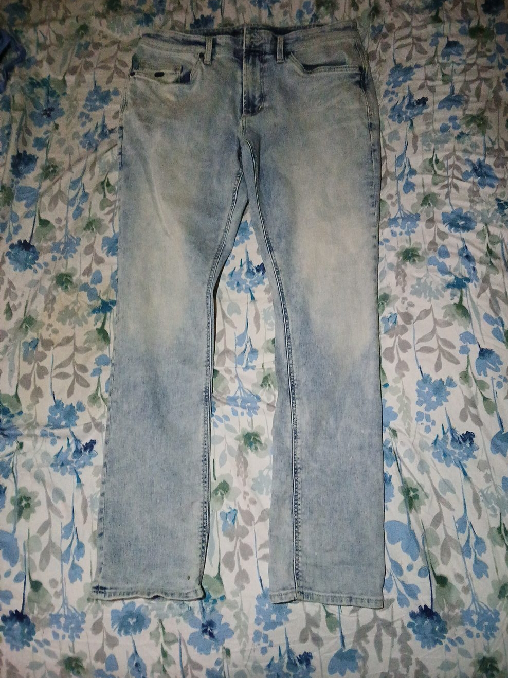 Men's Light Wash Denim Jeans thumbnail