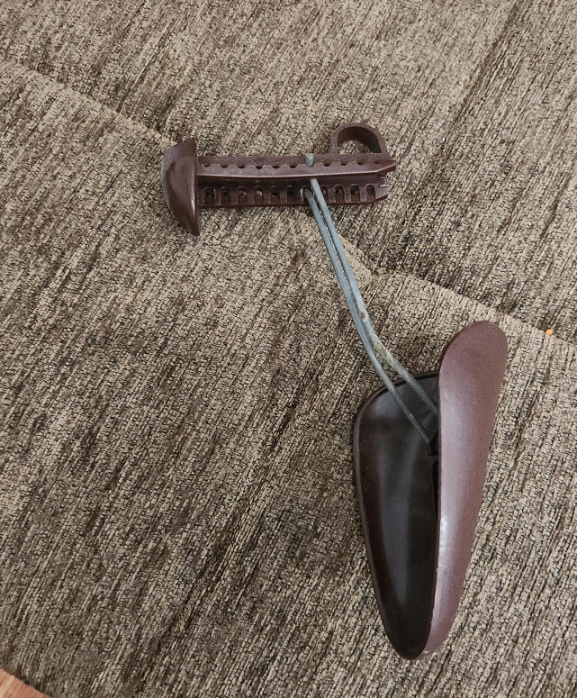 Adjustable Shoe Stretcher thumbnail