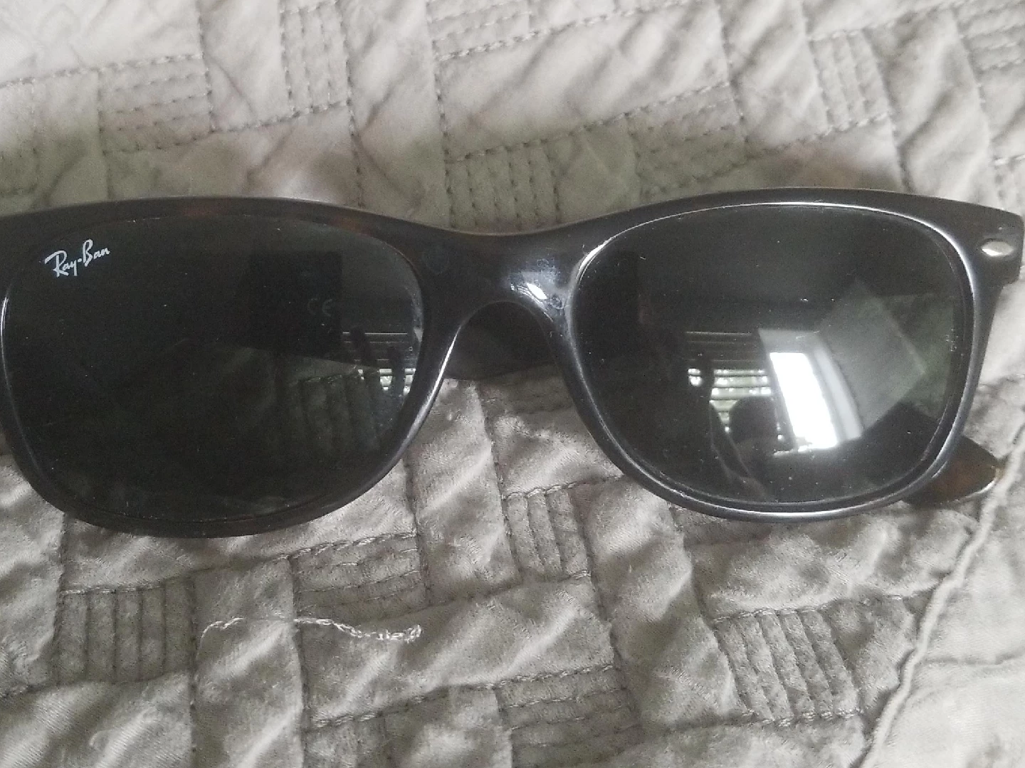 Ray-Ban Wayfarer Sunglasses thumbnail
