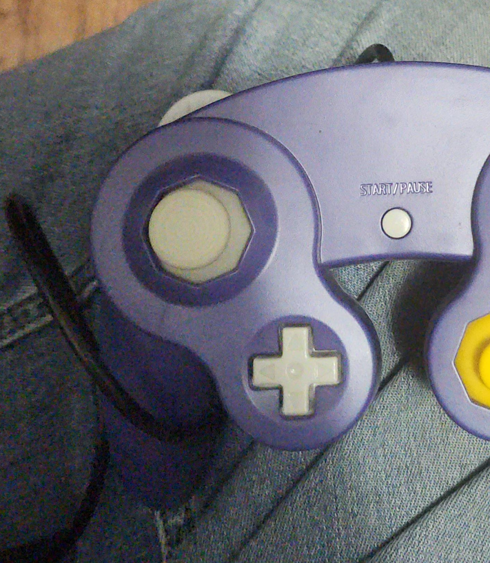 Nintendo GameCube Controller - Purple image indicator(1)