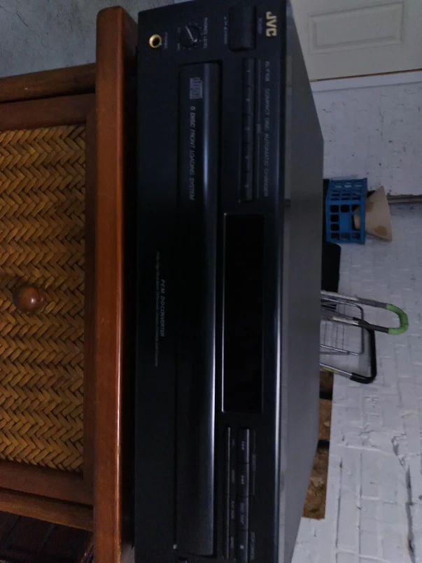 JVC AL-F706 Compact Disc Player thumbnail