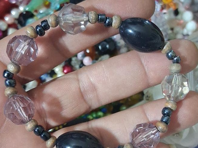 Handmade Beaded Bracelet thumbnail