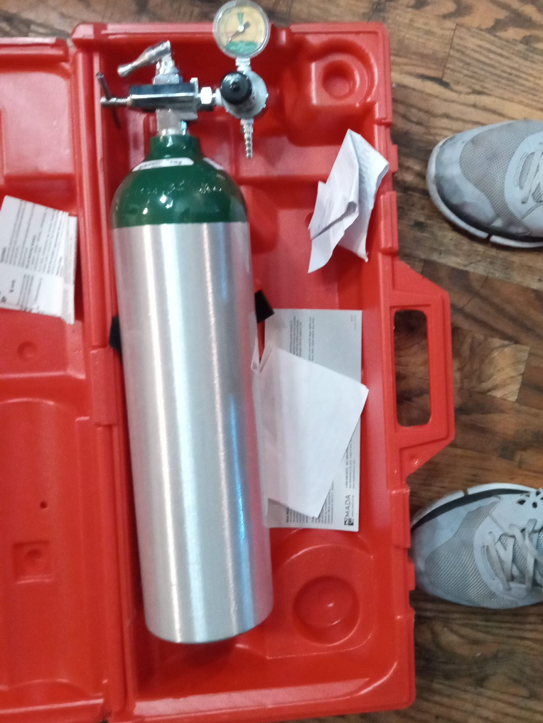 Oxygen Tank with Regulator in Case