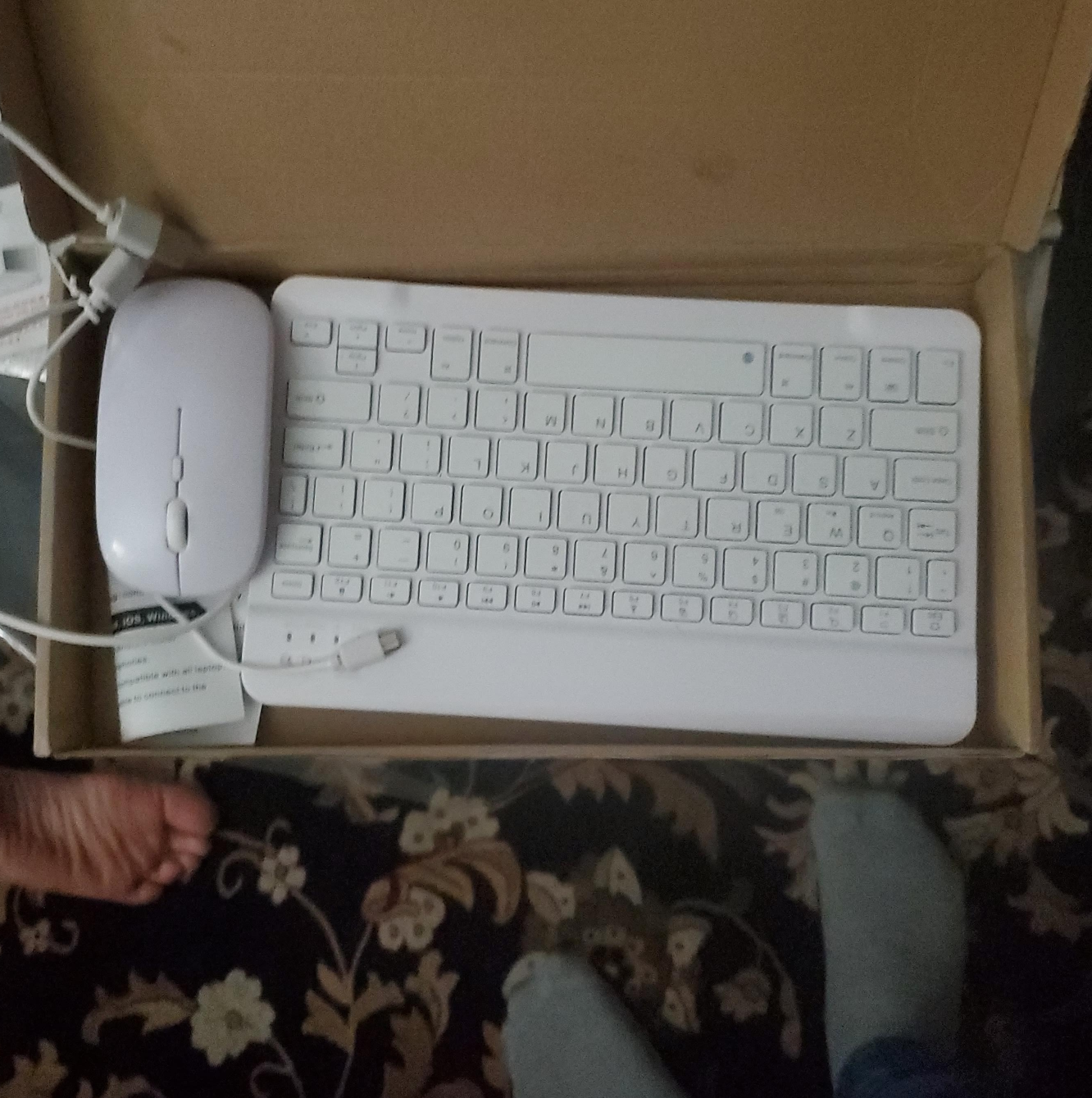 🥕Bluetooth + 2.4G Wireless Mouse & Keyboard Set - White image indicator(1)