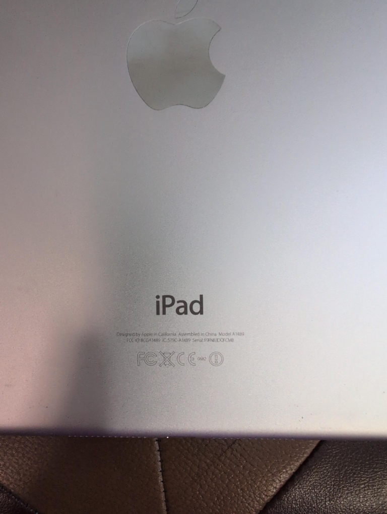 Apple iPad Model A1489 thumbnail