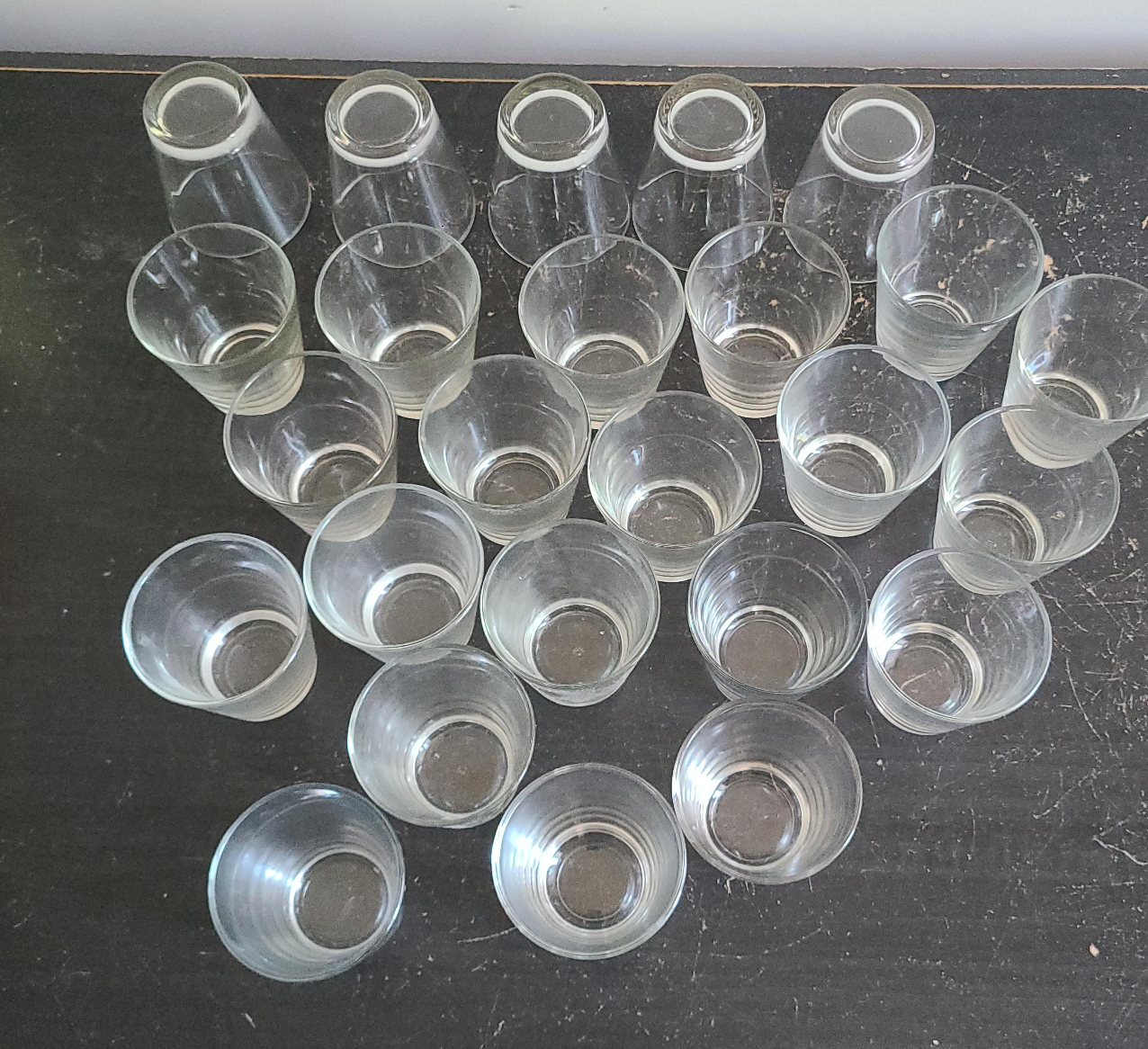 Set of Clear Drinking Glasses thumbnail