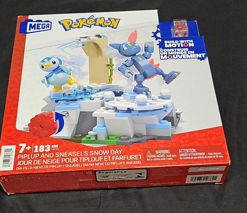 Mega Pokémon Piplup and Sneasel's Snow Day Building Set
