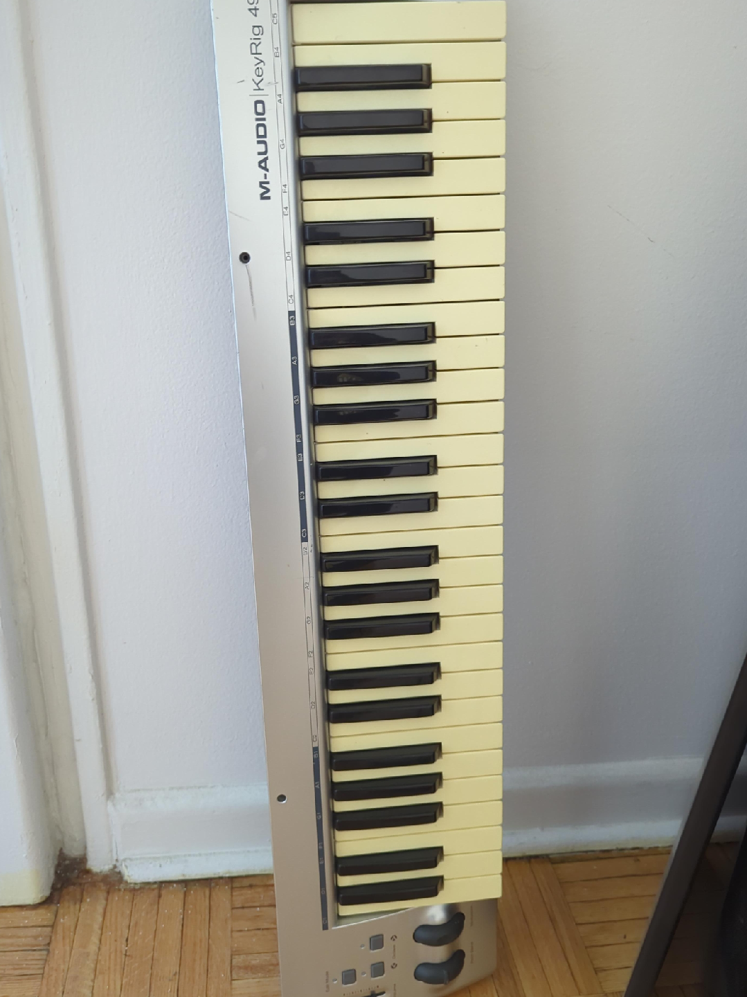 M-Audio KeyRig 49 Keyboard thumbnail