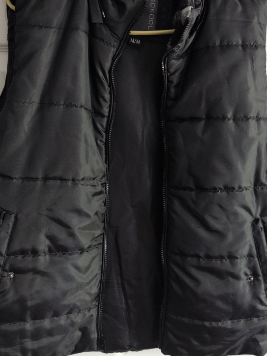 SOKOOL Black Puffer Vest - Size M/M thumbnail