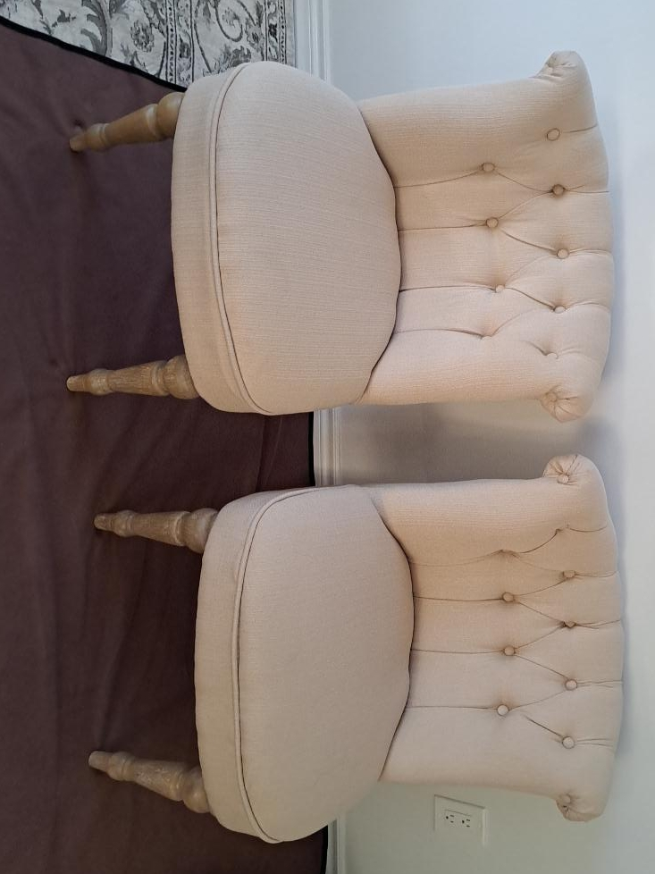 Pair of Armchairs with Button Tufting image indicator(1)
