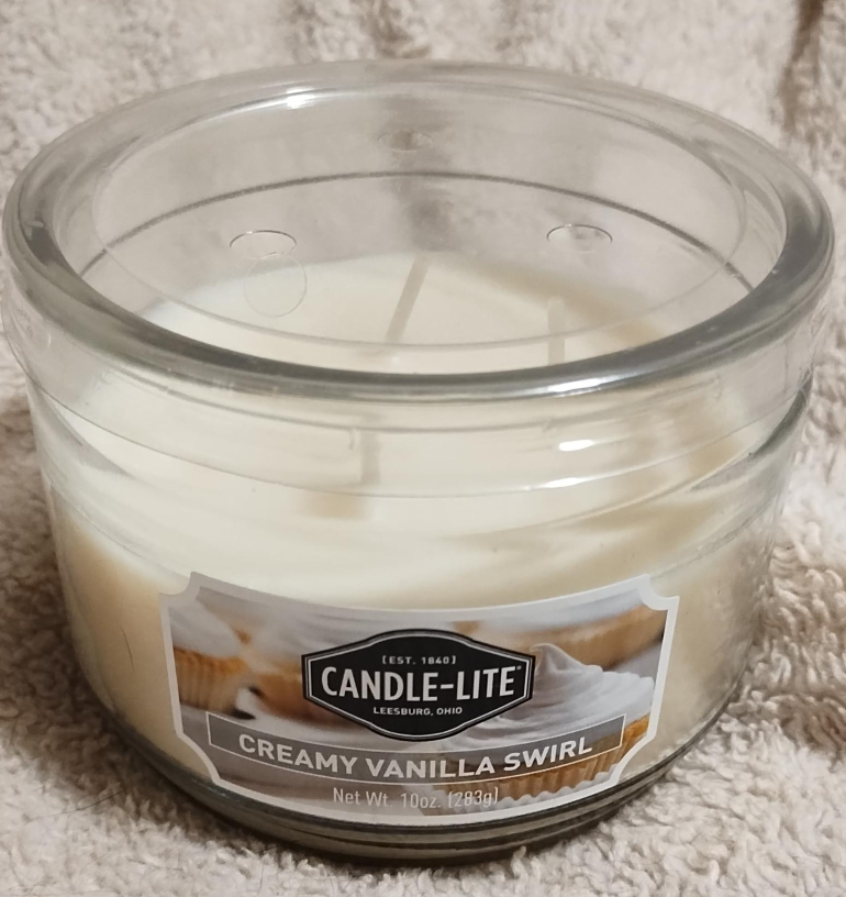 Creamy Vanilla Swirl Candle thumbnail
