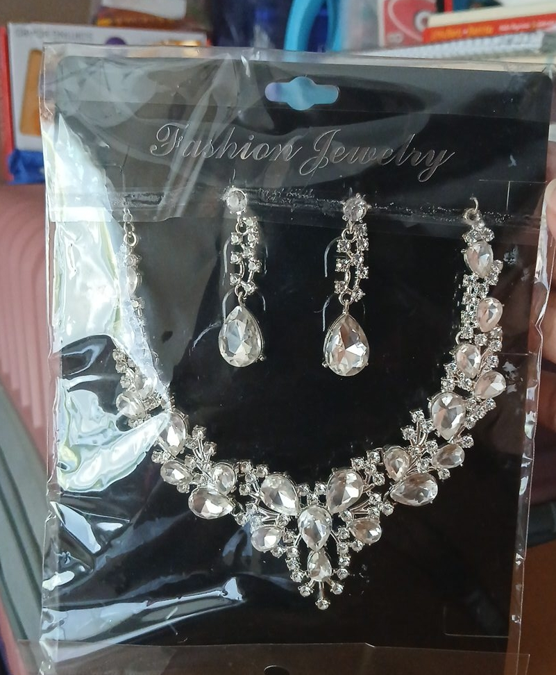 Fashion Jewelry Necklace & Earrings Set thumbnail