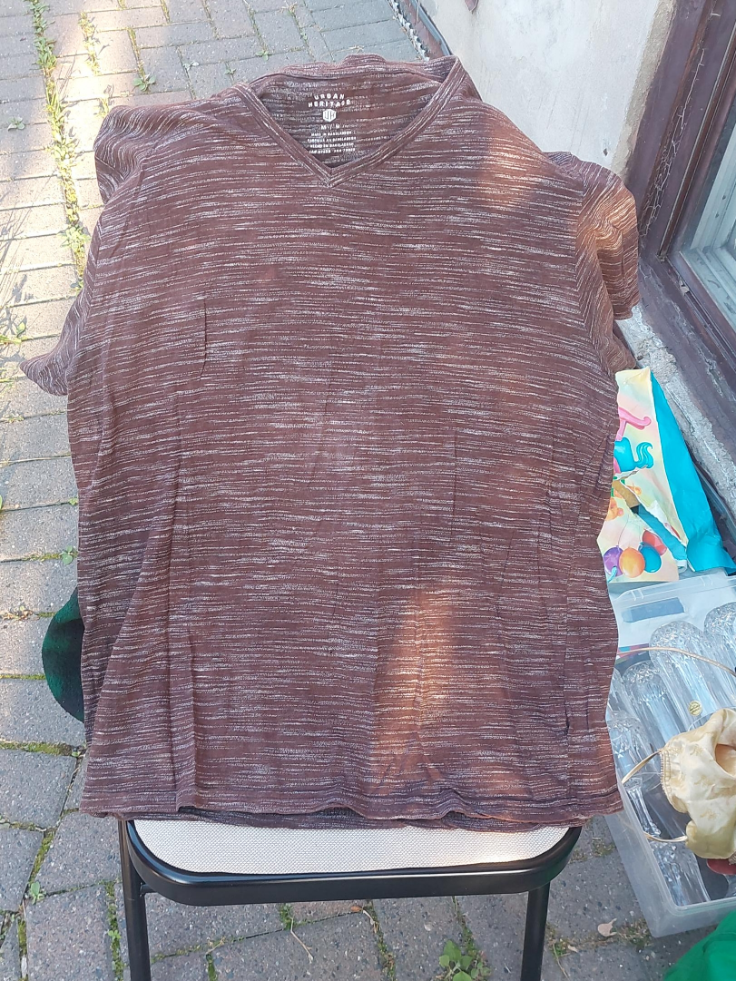 Urban Heritage V-Neck T-Shirt - Size M thumbnail