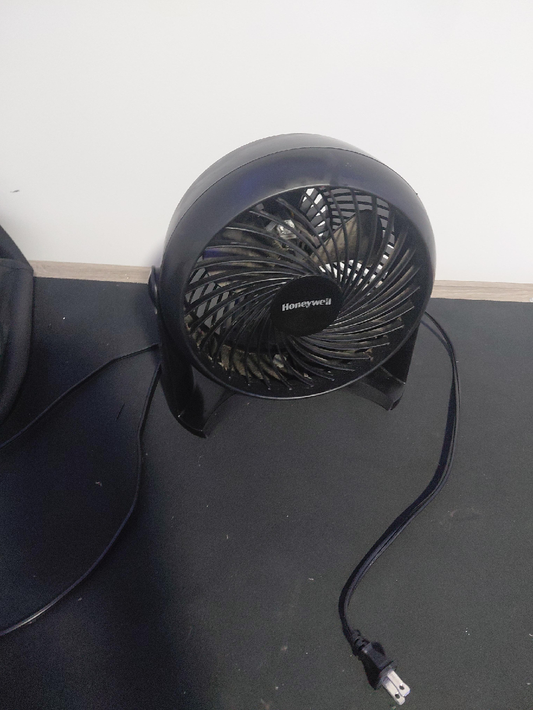 Honeywell Table Fan - Black thumbnail
