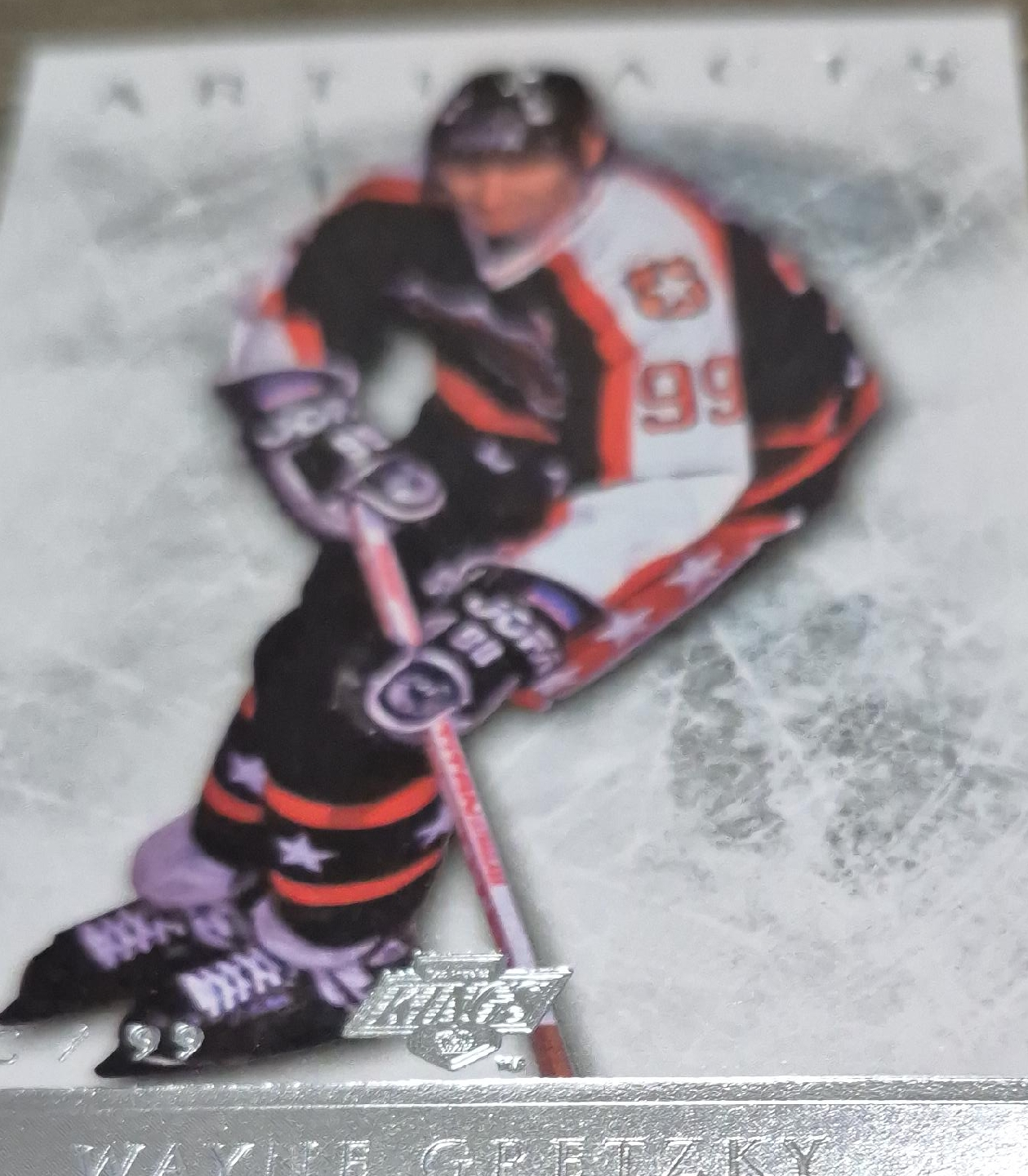 Wayne Gretzky Artifacts Hockey Card thumbnail