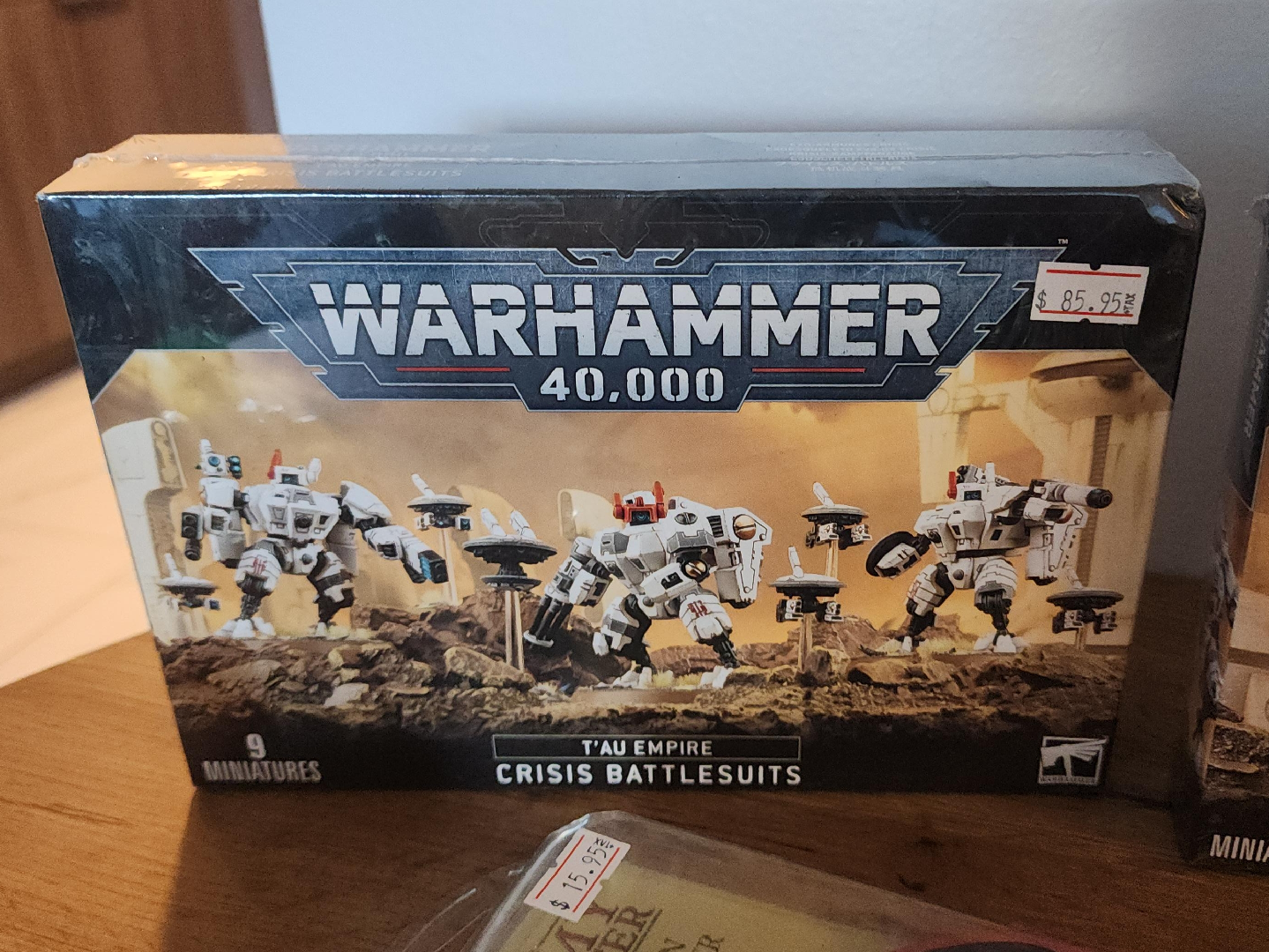 Warhammer 40,000 T'au Empire Crisis Battlesuits Miniatures thumbnail