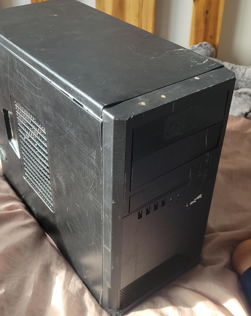 medium-sized computer case for office and gaming thumbnail