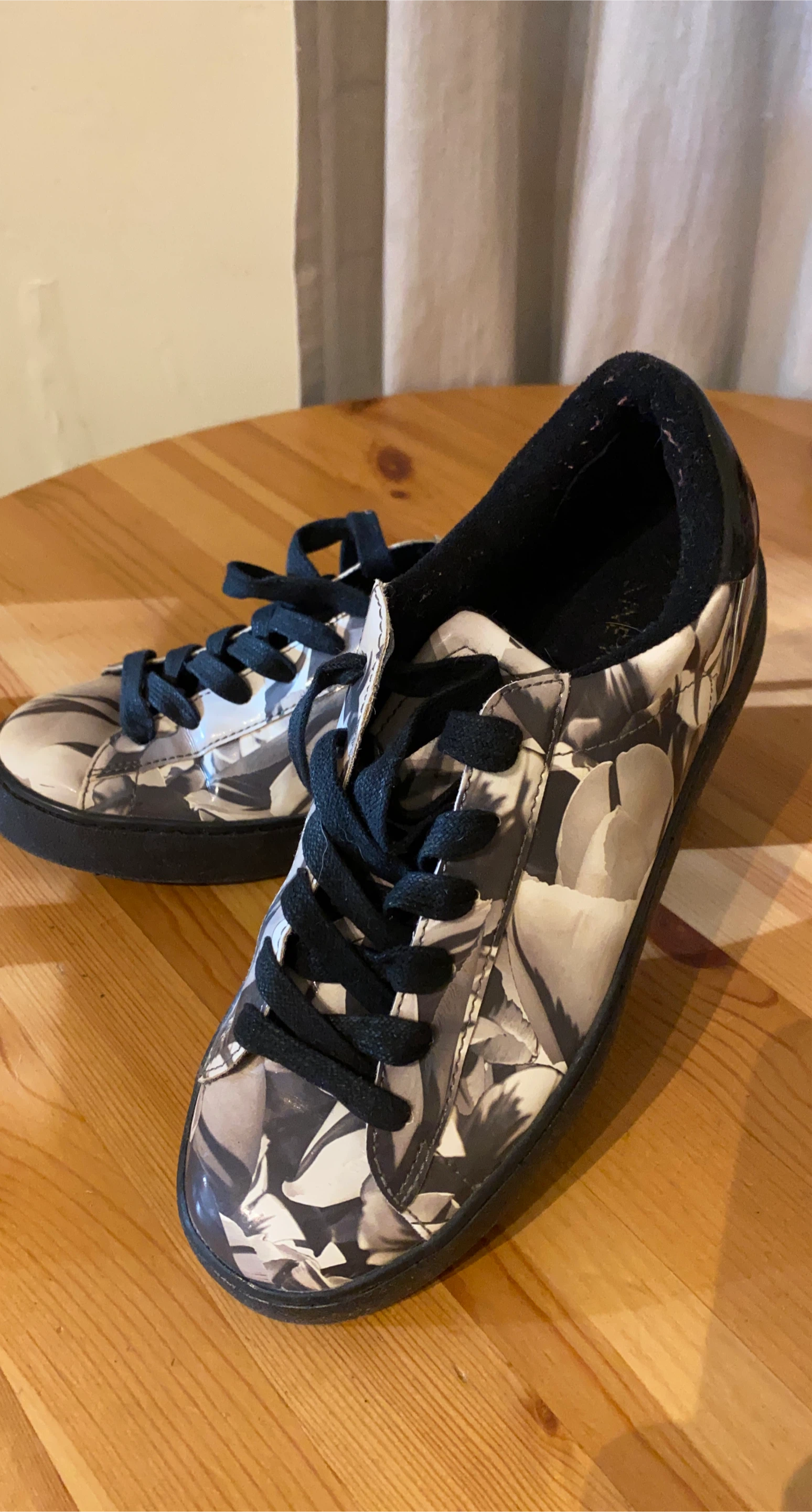 Floral Pattern Sneakers thumbnail