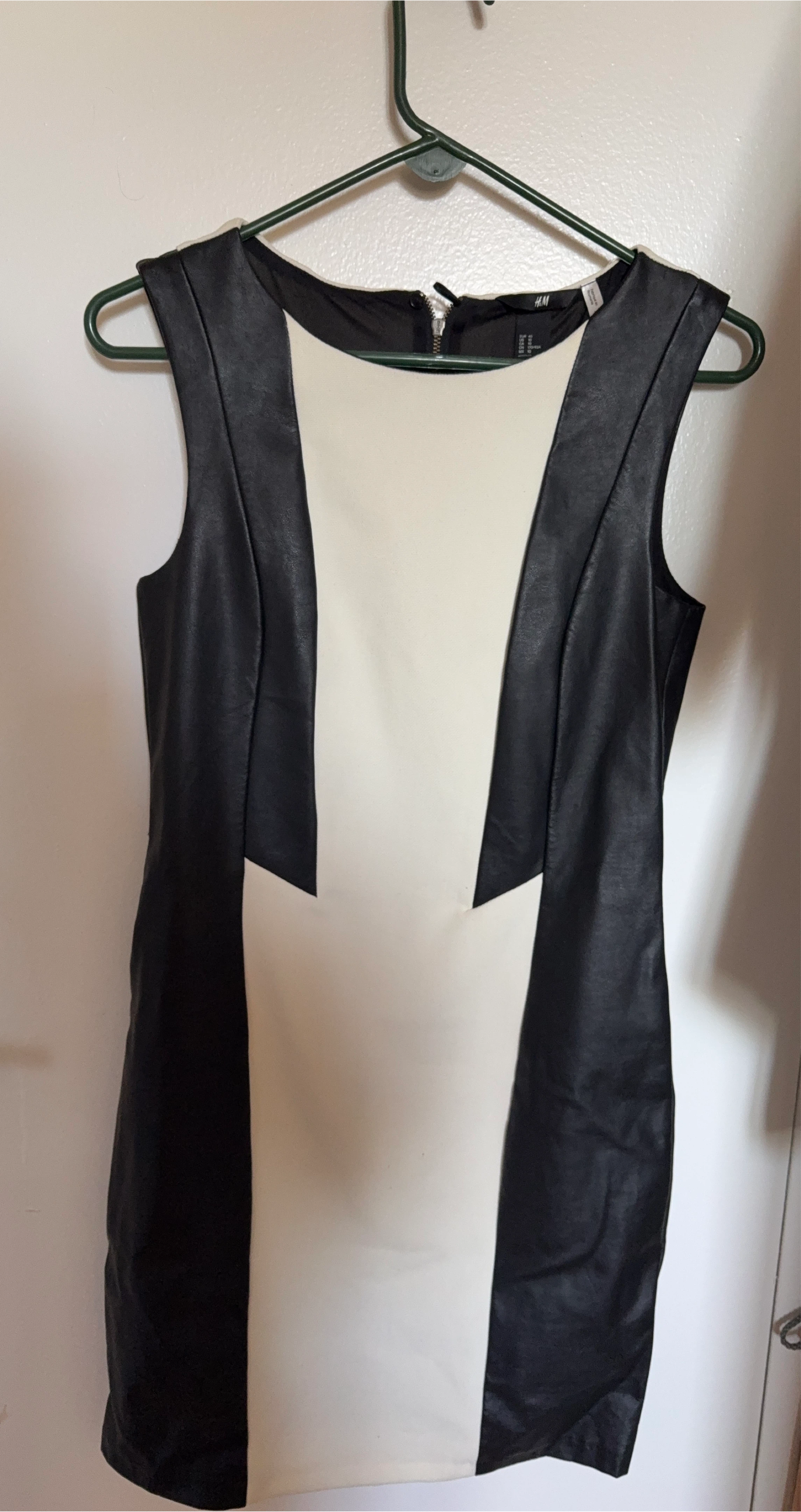 H&M Black & White Dress thumbnail
