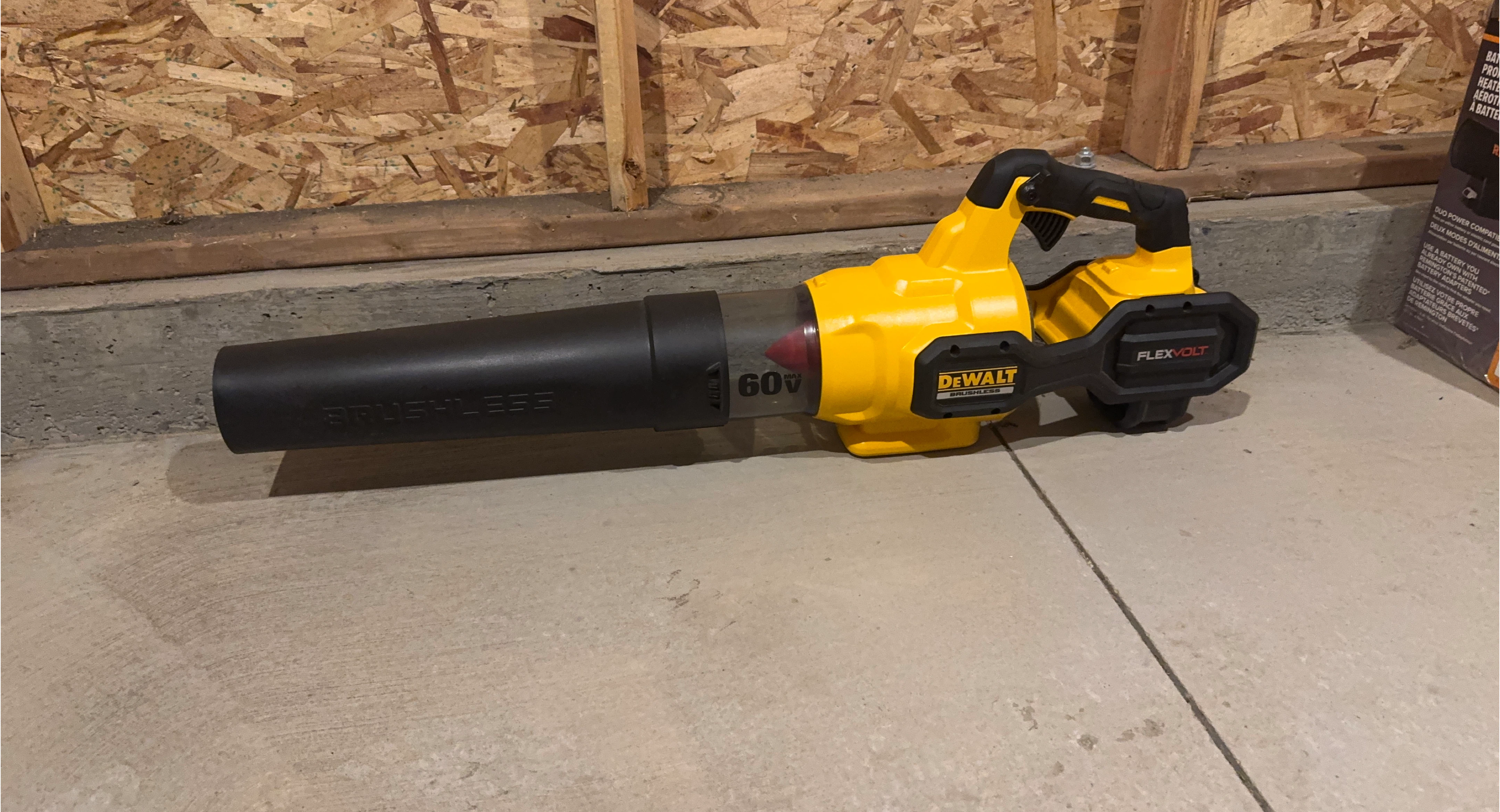 DeWalt FLEXVOLT 60V Brushless Blower thumbnail